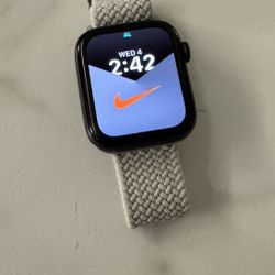 Apple Watch SE (Like New)
