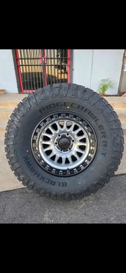 17" KMC w/ 35" Ridgecrawler RT tires