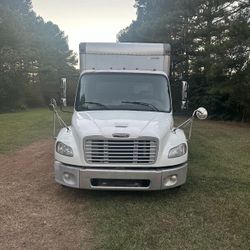 2005 Freightliner M2