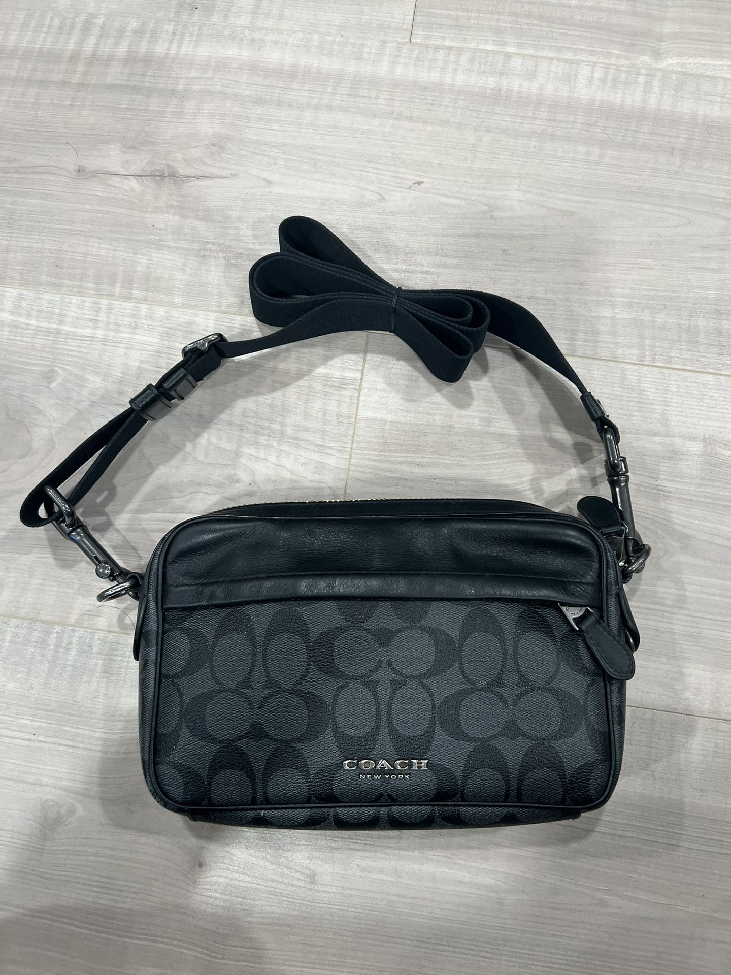 Coach Graham Crossbody in Signature Canvas