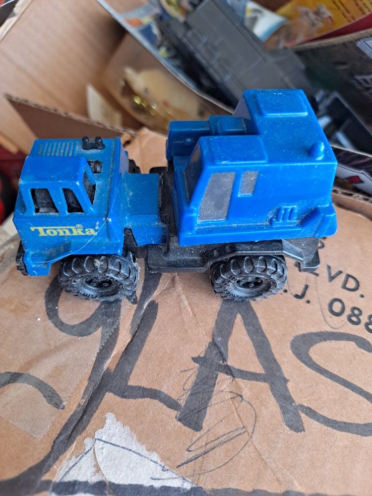 Tonka Blue Bucket Truck Construction 3.25" Plastic Die Cast 1992 Vintage Toy-$4.00