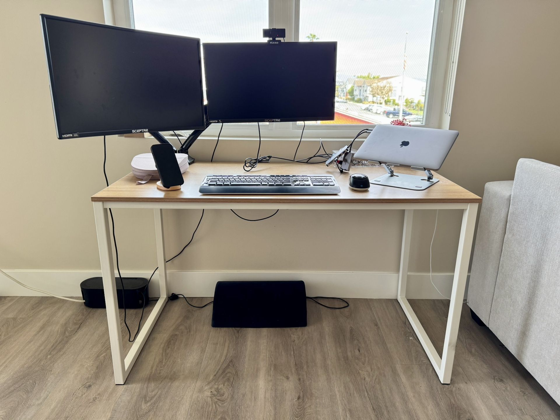 Two computer monitors + Arm
