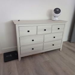 7 Drawer Dresser, Great Condition 