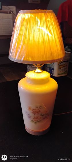 Lamp. Nice condition