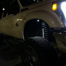 37x13.50r22 Wheels