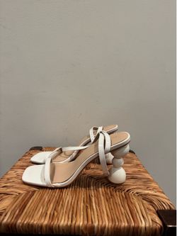 Fashion Nova White Sculpted-Bead Heel Strappy Sandals size 9