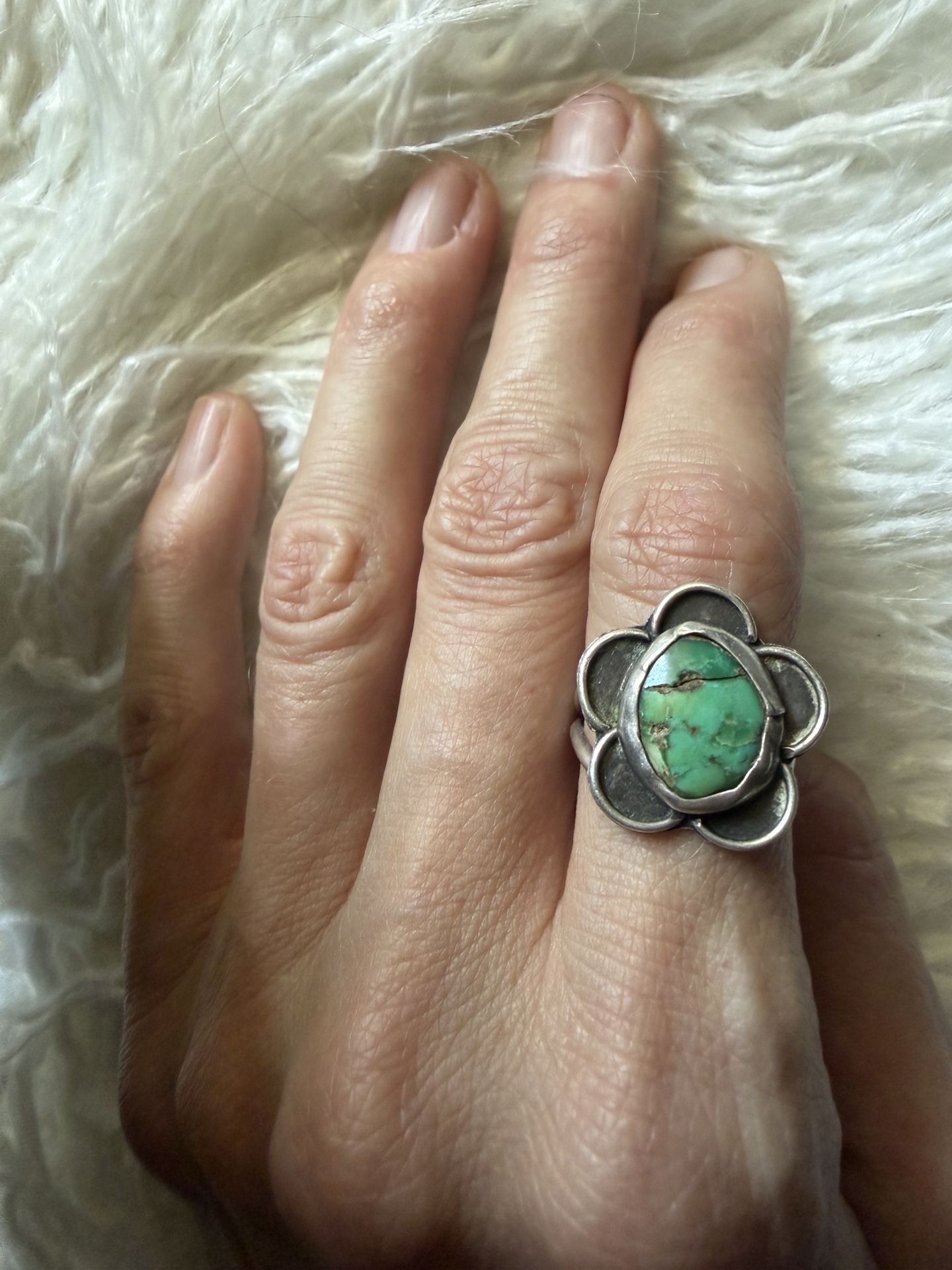 Vintage Native American Sterling Silver Flower Ring W/ REAL Turquoise Size 8