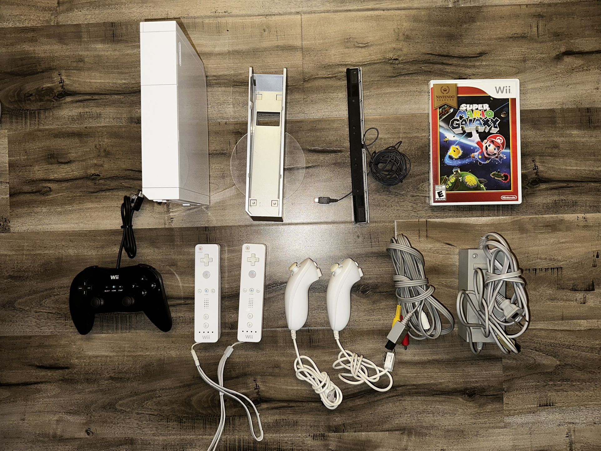 NEGOTIABLE Wii COMPLETE with Super Mario Galaxy Wii