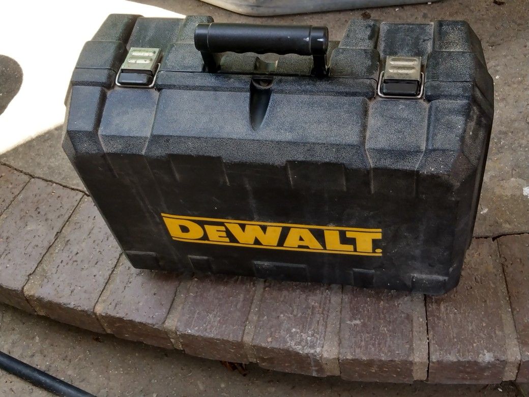 DeWalt Saw Machine 80
