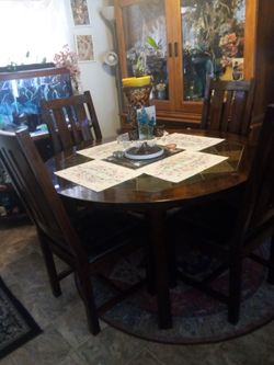 Dining Room Table/W 4 Chairs