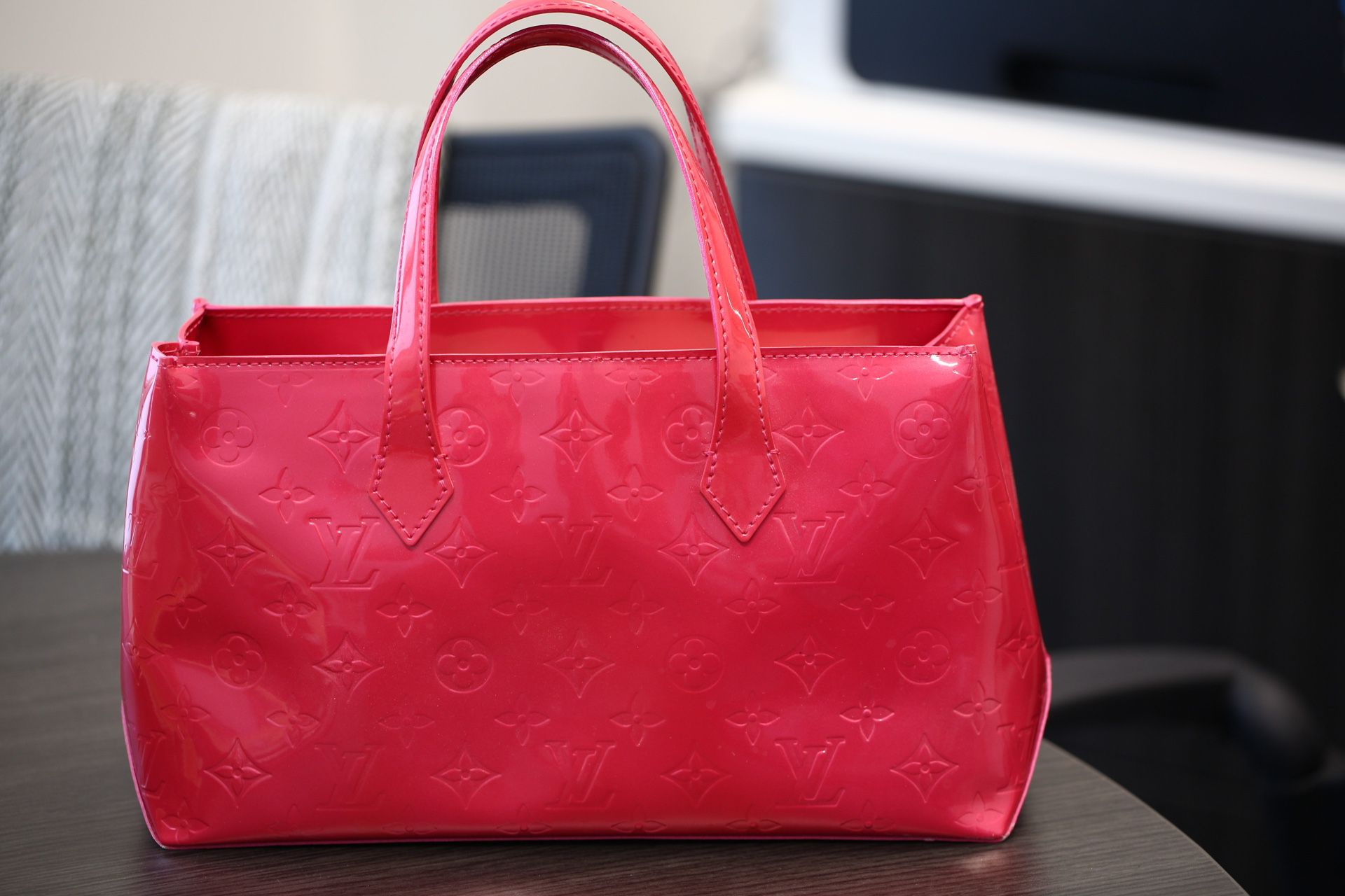 Authentic Louis Vuitton LV Monogram Pink Vernis Wilshire