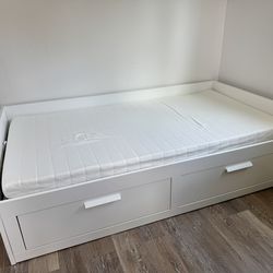 IKEA White Twin Daybed with Storage Drawers – Great Condition
