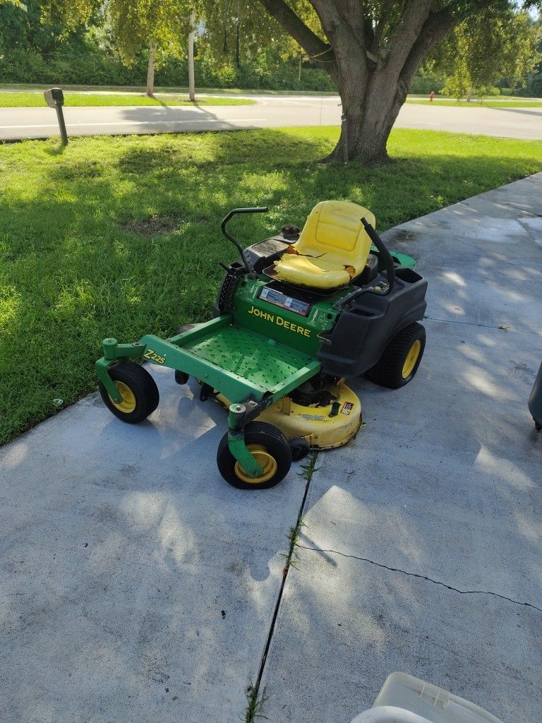John Deer Zero Turn Lawn Mower