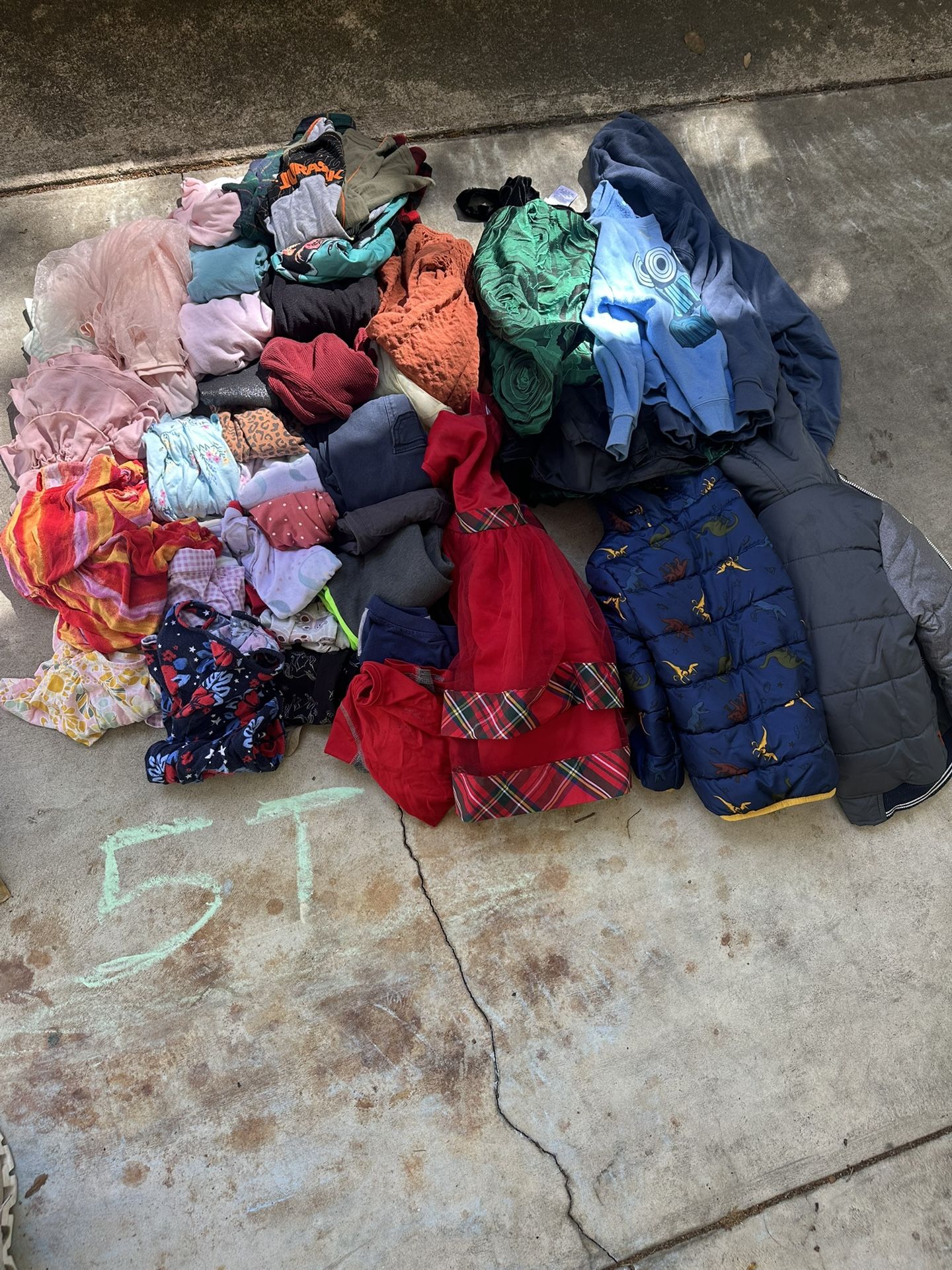 Kids Clothes 28 Pieces 5t Boy/girls Smoke Free Home