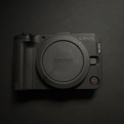 Canon EOS R50V Body + Lens