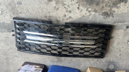 19-22 Silverado 1500 Lt Ltz Front Grille Black / Chrome