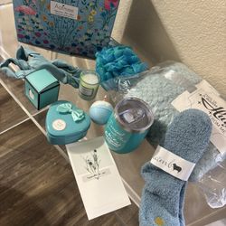 , Gifts for Women Mom Her Friend Sister Wife Grandma Coworker, Self Care Gifts Get Well Gifts Unique Relaxing Spa Gift Basket Set,