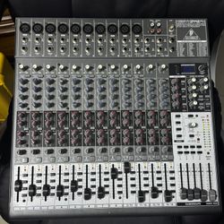 BEHRINGER  XENYX2442FX