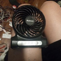 Holmes Desktop Fan (Mini-USB Charge Port)