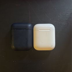 Two Apple Air Pods 