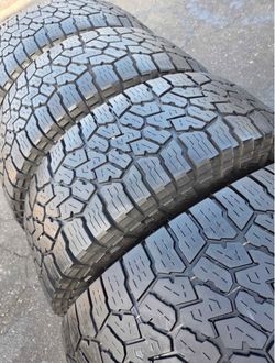 Vendo set de llantas 275/55r20 Falken en perfectas condiciones de vida las 4