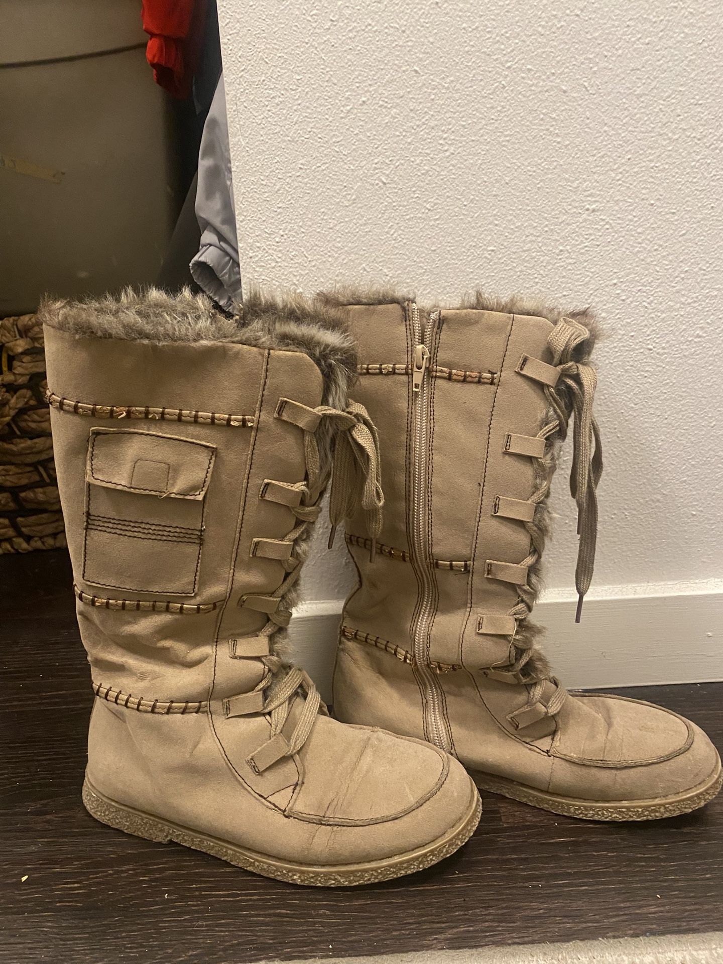 Ruff Hewn Furry Boots Size 8