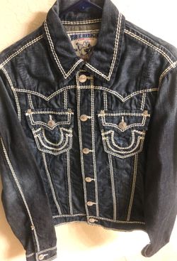 True Religion Tucker jacket double white stitching dark denim in very good condition smoke-free pet free. Size medium