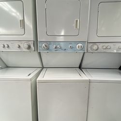 STACKABLE WASHER AND DRYER WHITE GAS KENMORE 24” Inch Width 
