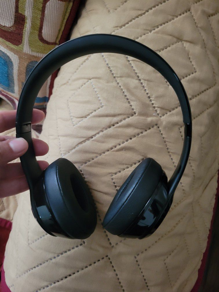 Black Beats Wireless Headphones