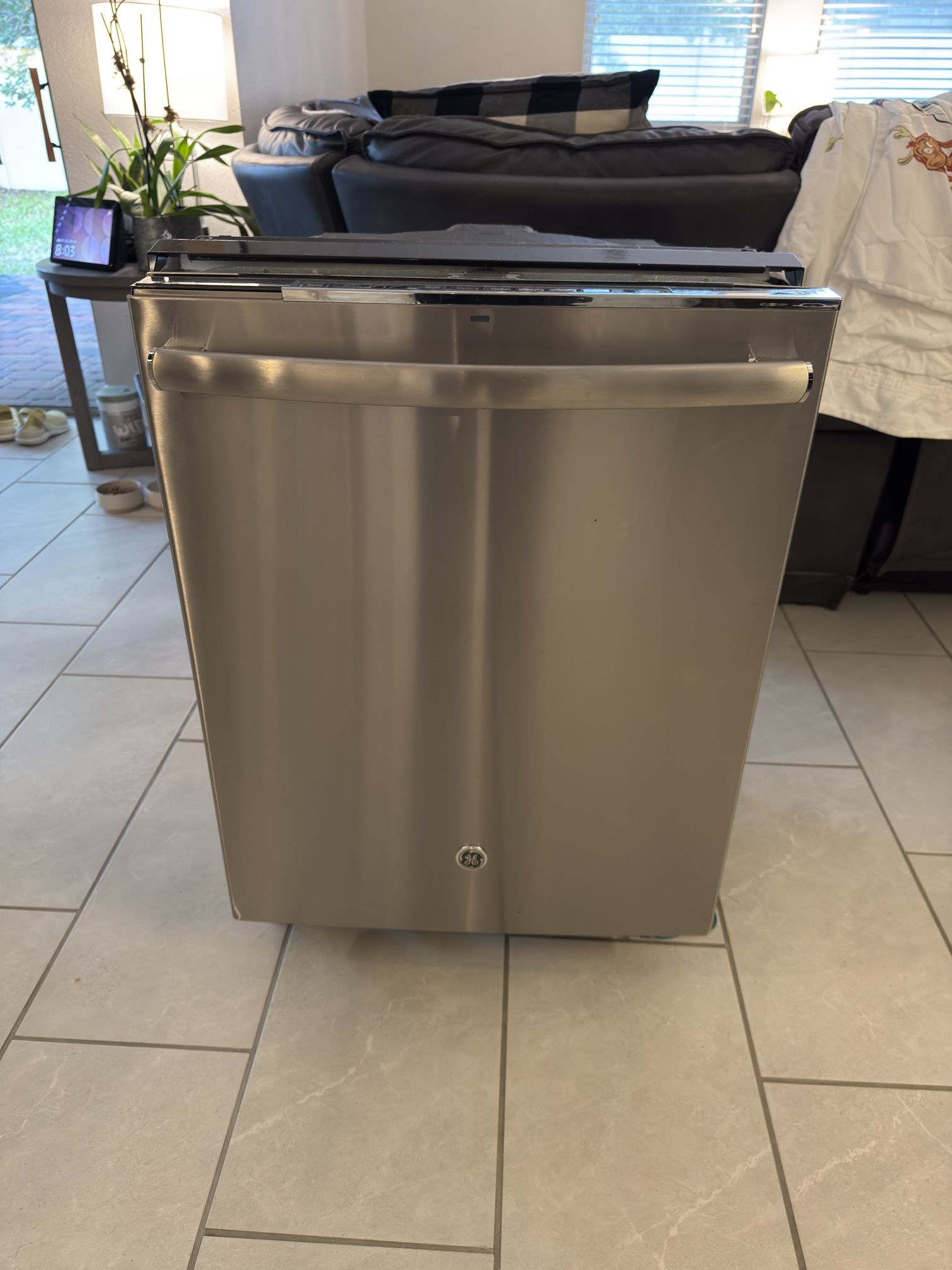 GE Stainless Steel Dishwasher – For Parts or Repair