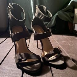 Woman's Jacobie Heels Size 9