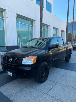 Nissan Titan V8 Crew Cab Pickup Truck