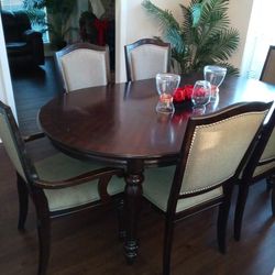 6 Chair Table w/detachable Leaf