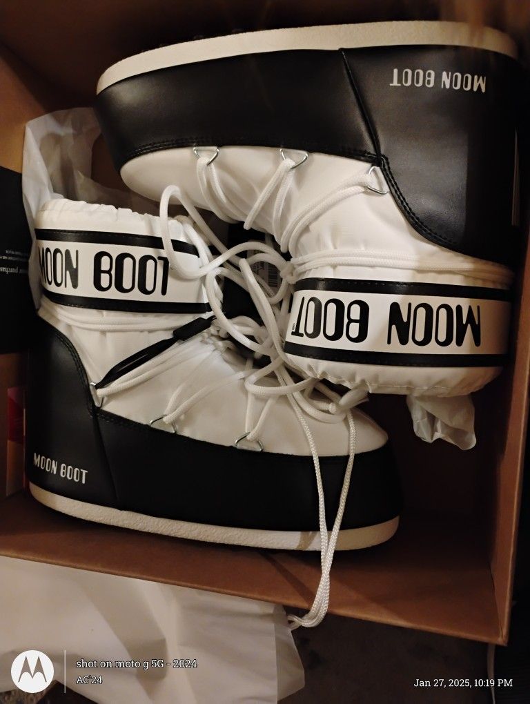 Moon Boots