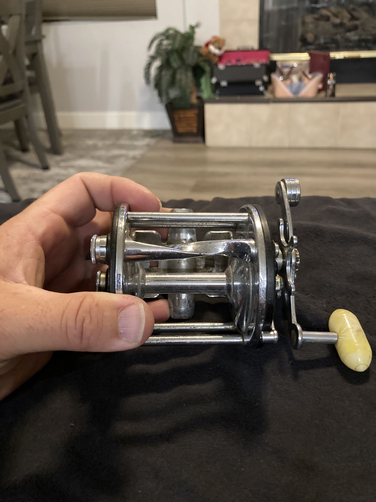 Penn Level Line 350 Conventional Fishing Reel