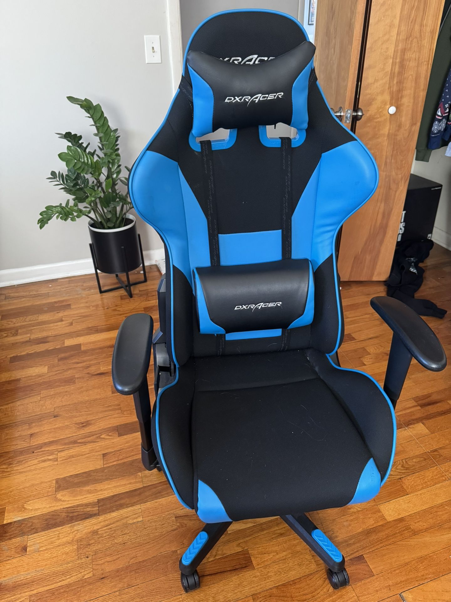 DXRacer Formula OH/FD101/NB - High Back Reclining eSports Gaming Chair, Black/Blue