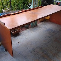 Very STURDY DESK
