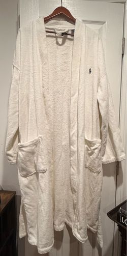 The Polo Ralph Lauren Cotton Terry Robe is a luxurious and classic addition to any loungewear collection. Made from soft and absorbent cotton terry fa