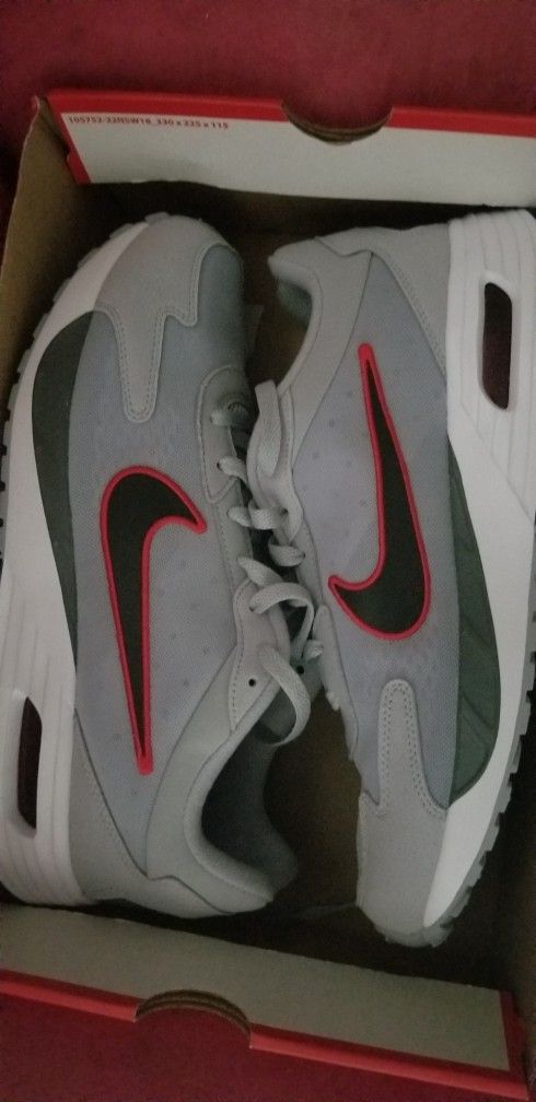 NIKE AIR MAX SOLO MEN'S SIZE 10.5