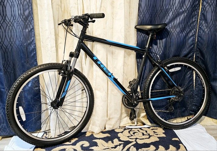 Trek 820 Mountain Bike