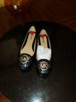 MK womens shoes worn once