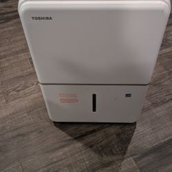 TOSHIBA 50 Pt. Covers Up to 4,500 sq ft.