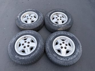 (4) 15” Jeep Wheels 225/75R15 Goodyear Wrangler