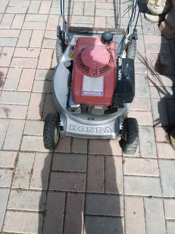      Honda HRA 214 PX Gas Powered Lawn Mower