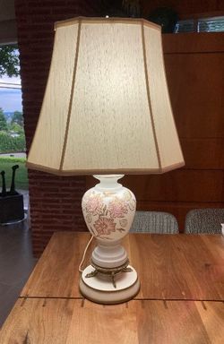 Vintage Hollywood regency hand painted art glass table lamp