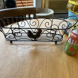 Metal rooster basket 18”x6”x6”. Rochester wa