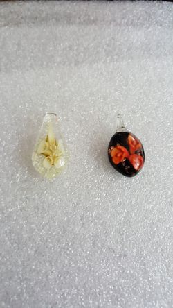 2 pcs glass pendant no necklace
