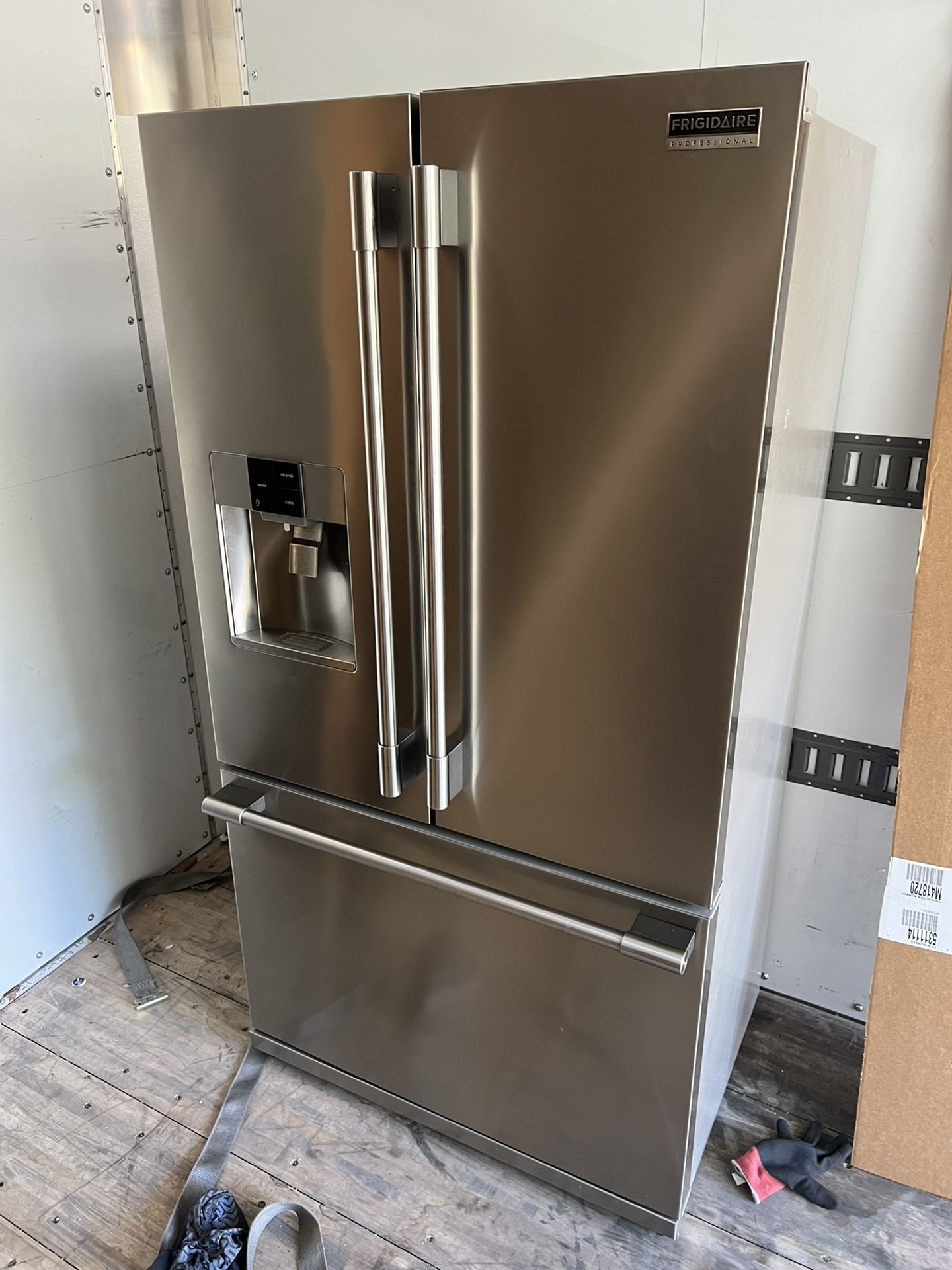 7 Year Old Frigidaire Refrigerator With External Dispenser