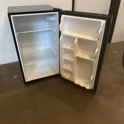 Insignia Black/Grey Medium Size Refrigerator 