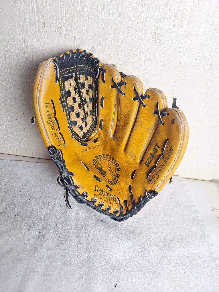 Baseball Glove, Spalding .. 11"